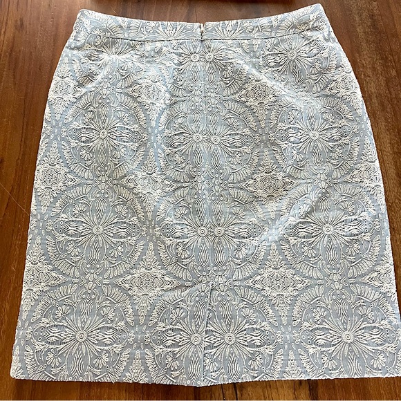 HALOGEN Cotton Blend Skirt Lined Floral Textured Stitched Pattern Lt. Blue White - Picture 2 of 4